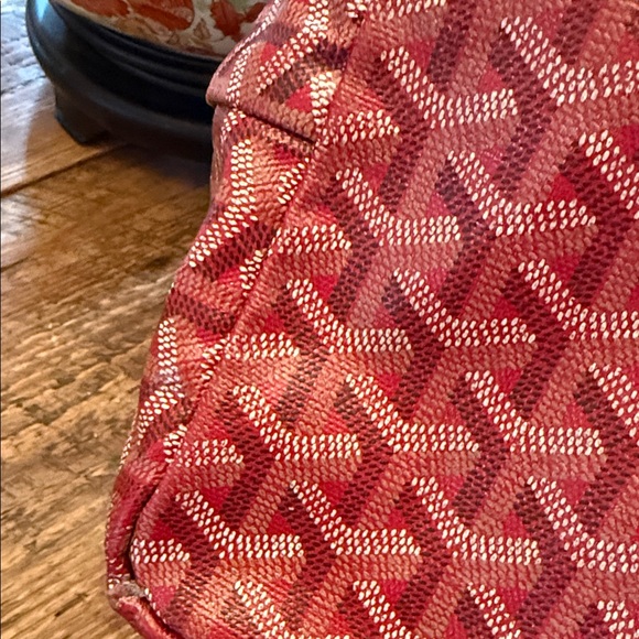 Goyard.  Fabulous Red Patterned Tote Bag - Designer Style. - Picture 6 of 9